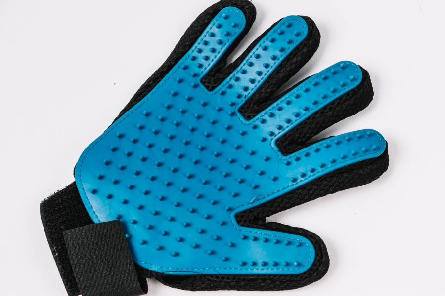 Hair shedding glove for pets